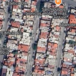 Fai l'amore in Guadalajara, Guadalajara, México - Estacionamiento al lado  de una bodegas metálic - TROVACAMPORELLA